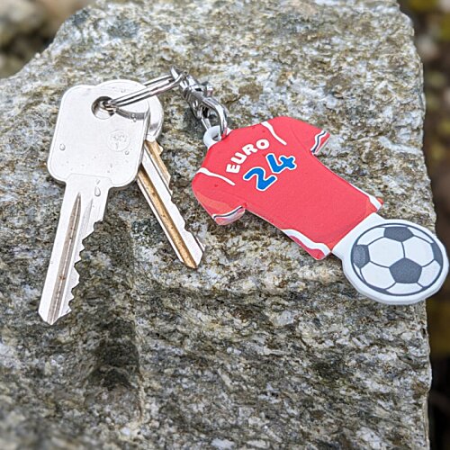Additional Image 6 - a group of keys on a rock